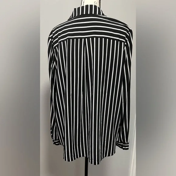 👚 Susan Graver Women's Button-Up Blouse - Size 10🌟 - Picture 6 of 13